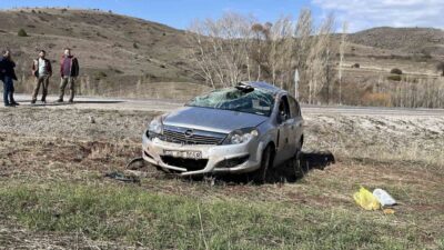 Sivas’ta virajı alamayarak tarlaya çan araç defalarca takla attı, araçta