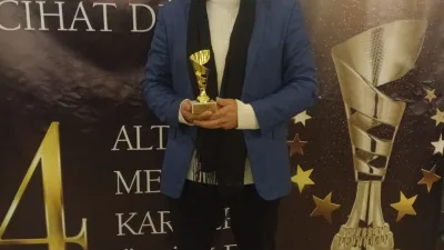 Bursa’da düzenlenen 4. Altın Meslek ve Kariyer Ödülleri Gecesi, duygusal