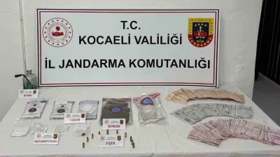TEM Otoyolu’nun Kocaeli geçişinde otobüste yapılan aramada, bir yolcunun üzerinden