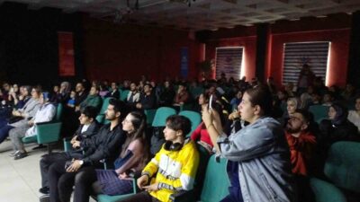 Yönetmenliğini Ruhsar Bayraktar’ın yaptığı “Zamanın Dehlizinde Bir Kurşun” adlı stilize