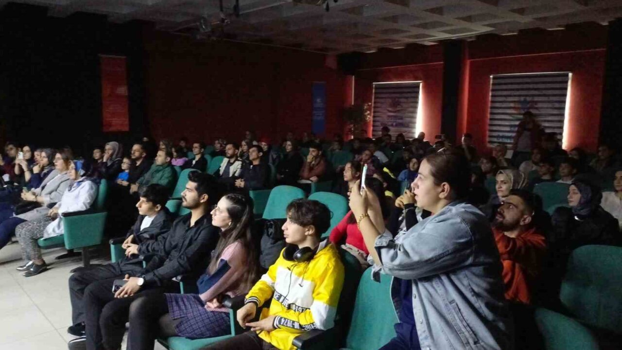 Yönetmenliğini Ruhsar Bayraktar’ın yaptığı “Zamanın Dehlizinde Bir Kurşun” adlı stilize