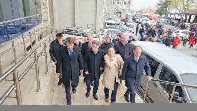 Zonguldak Belediye Başkanı Tahsin Erdem, Zonguldak Adliyesi’ne gelerek ifade verdi.