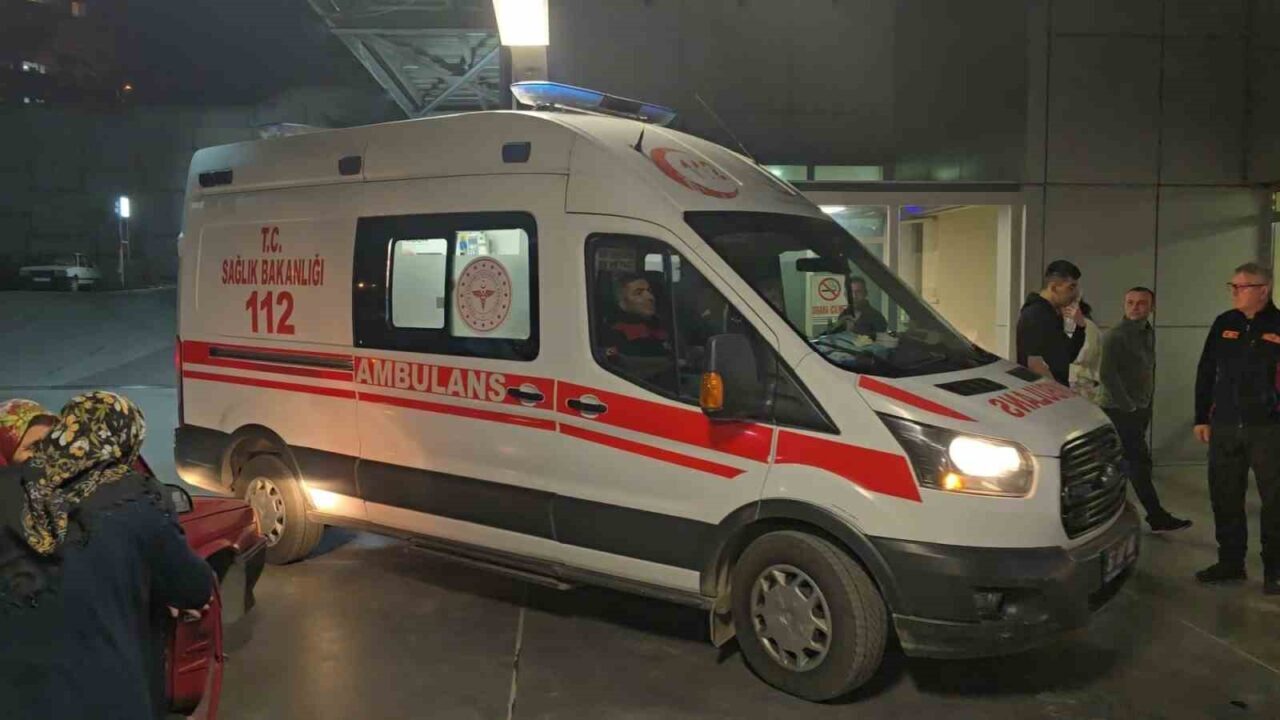 Zonguldak’ın Karadeniz Ereğli ilçesinde ikinci kattaki evin balkonundan düşen 3