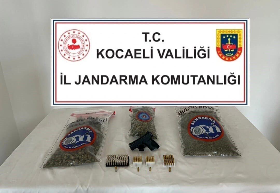 14 yılla aranıyordu, 1,5 kilo uyuşturucu ile yakalandı Kocaeli’de uyuşturucu madde imal ve ticareti suçundan 14 yıl cezası