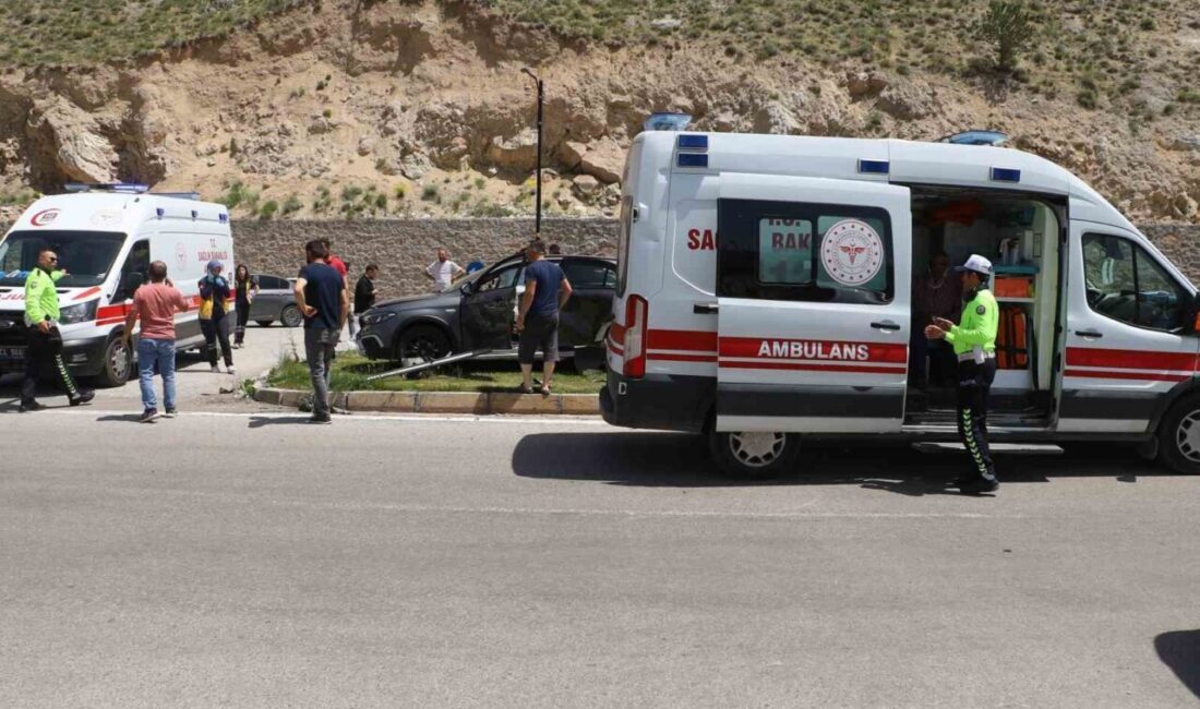 Sivas’ta kavşakta meydana gelen trafik kazasında 3’ü çocuk 6 kişi