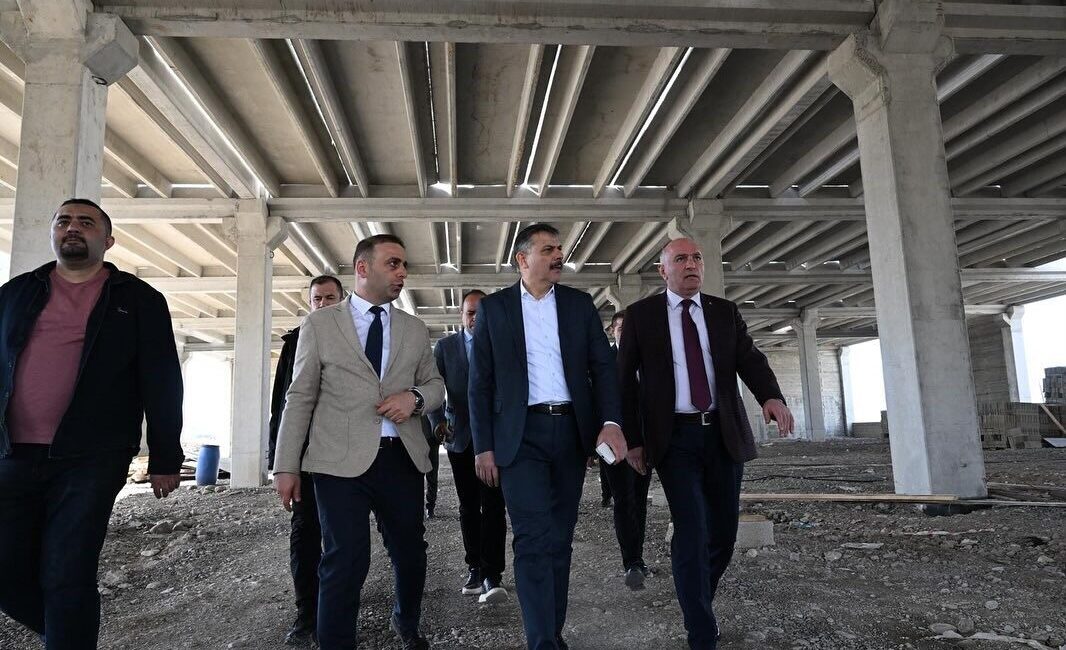 Erzurum Valisi Mustafa Çiftçi, 2. Organize Sanayi Bölgesi’nde incelemelerde bulundu.