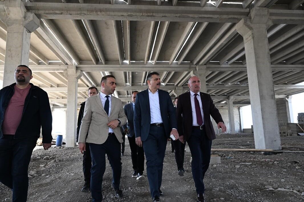 Erzurum Valisi Mustafa Çiftçi, 2. Organize Sanayi Bölgesi’nde incelemelerde bulundu.