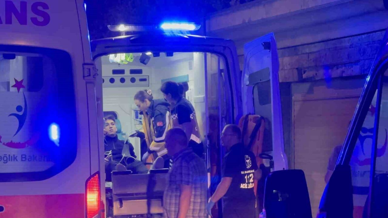 Kocaeli’nin Darıca ilçesinde 2 otomobilin kafa kafaya çarpıştığı kazada 6