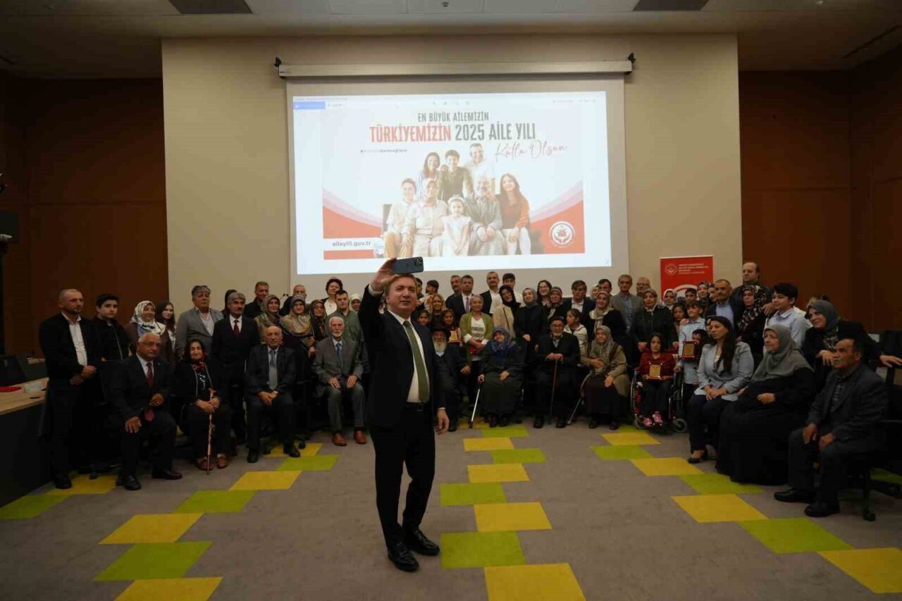 2025 Aile Yılı kapsamında Erzincan’da 24 örnek aileye şilt takdim