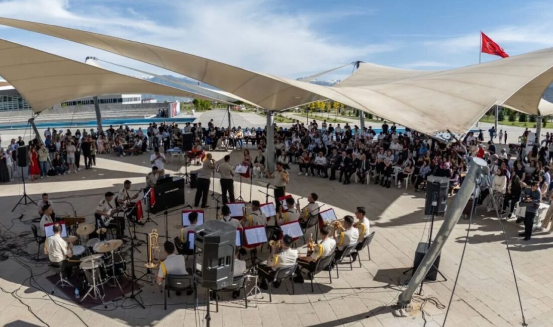 Erzincan Binali Yıldırım Üniversitesi (EBYÜ) tarafından düzenlenen Bahar Şenlikleri kapsamında,