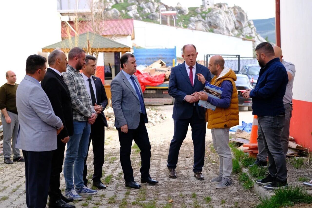 Bayburt’ta yaklaşık 3 yıldır tadilat çalışması tamamlanamayan Memnune Evsen Huzurevi