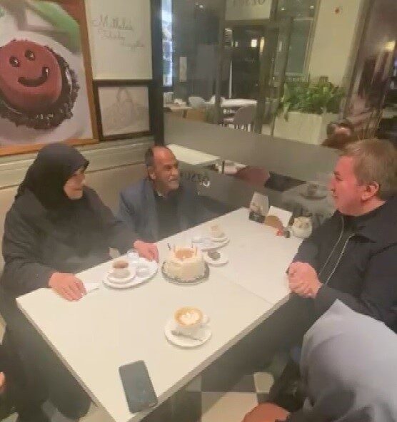 50 yıllık çifte, evlilik yıldönümlerinde Validen sürpriz Erzincan’da Türkçe Öğretmeni olan Çiğdem Yeter’in anne ve babası Mehmet