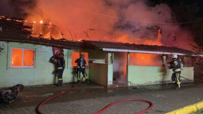 Kocaeli’nin Kartepe ilçesinde annesinin komşusuyla ilişki yaşadığını düşünerek annesi içinde