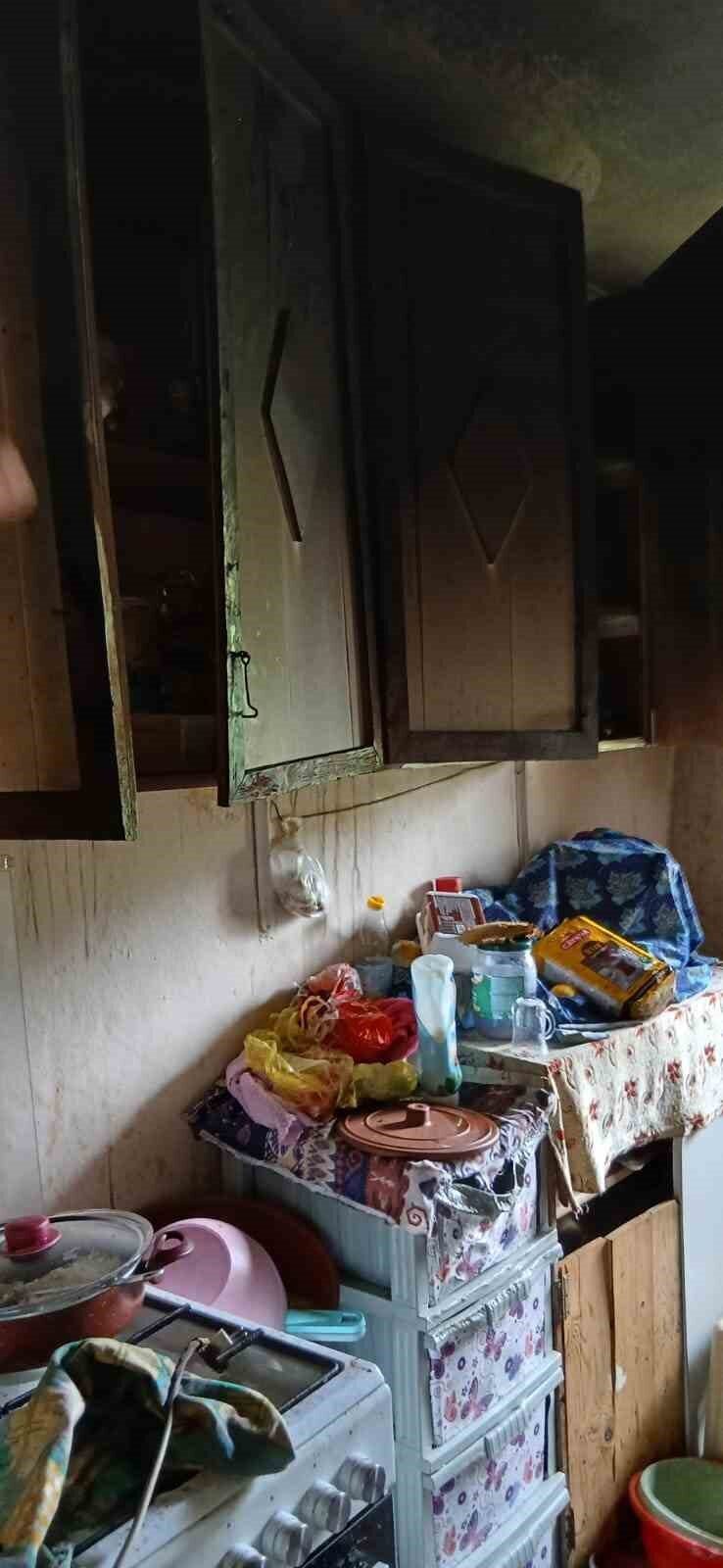 Kastamonu’nun İnebolu ilçesinde bir evde mutfak tüpünden çıkan yangın, itfaiye