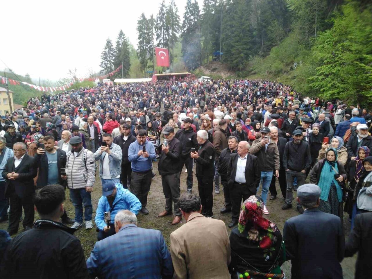 Trabzon’un Şalpazarı ilçesinde Acısu Hıdırellez Kültür ve Bahar Bayramı Şenliği’nin