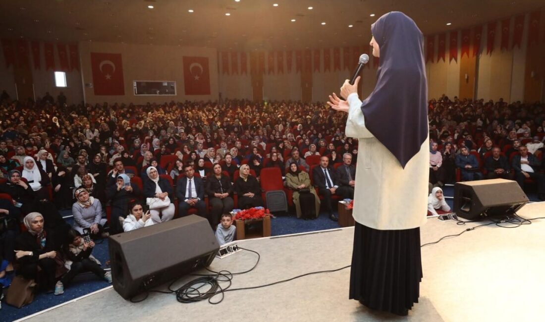 Aile Danışmanı Saliha Erdim, Erzurum’da ailelere seslendi, ailede rol dağılımı
