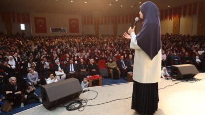 Aile Danışmanı Saliha Erdim, Erzurum’da ailelere seslendi, ailede rol dağılımı
