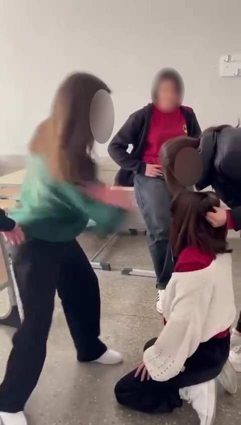 Sivas’ta kız öğrencilerin bir kız öğrenciye uyguladığı şiddet, başka arkadaşları