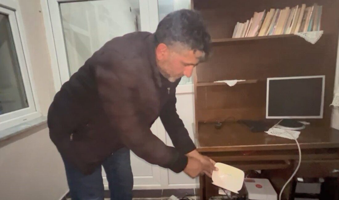 Kars’ın Akyaka ilçesinde etkili olan sağanak yağış nedeniyle dereler taştı,