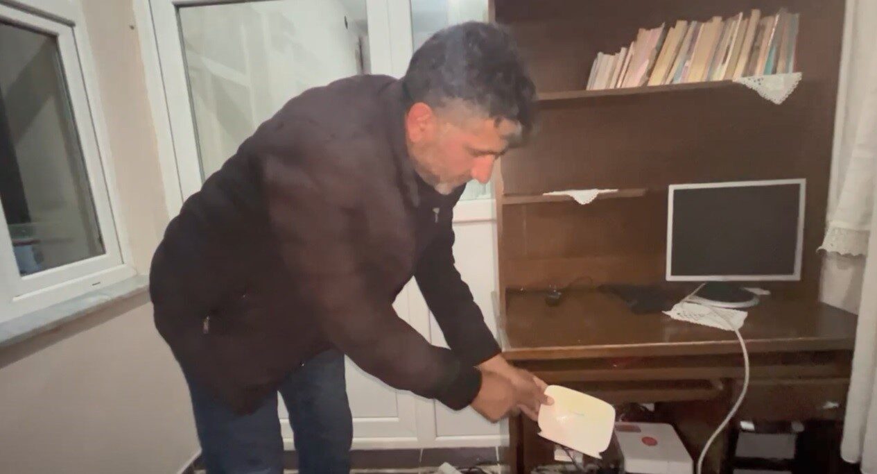 Kars’ın Akyaka ilçesinde etkili olan sağanak yağış nedeniyle dereler taştı,