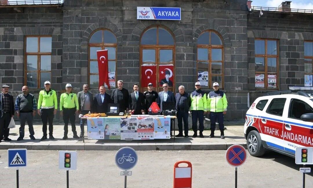 Akyaka’da Karayolları Trafik Haftası etkinlikleri sürüyor. Kars’ın Akyaka ilçesinde Karayolu