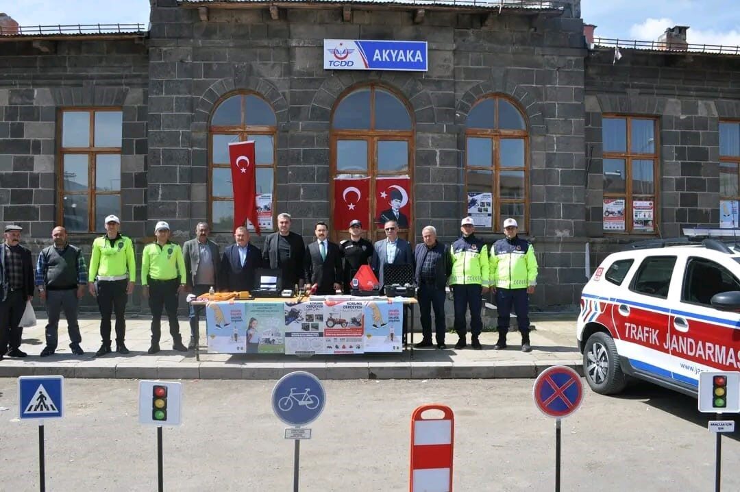 Akyaka’da Karayolları Trafik Haftası etkinlikleri sürüyor. Kars’ın Akyaka ilçesinde Karayolu
