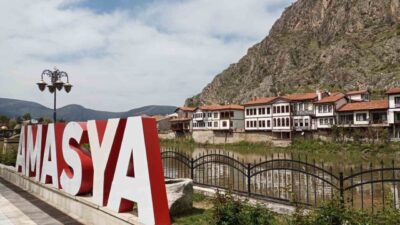 Amasya’nın Gümüşhacıköy ilçesi, 4.4 ve 4.2 büyüklüğündeki iki depremle sarsıldı.