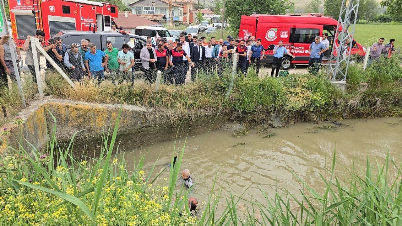 Amasya’nın Suluova ilçesinde 11 yaşındaki bir çocuğun sulama kanalına düştüğü