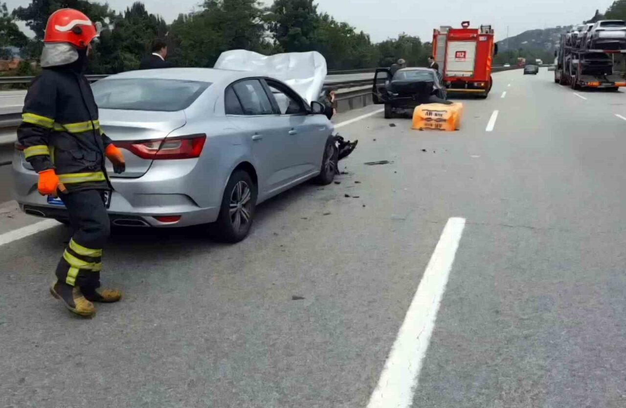 Anadolu Otoyolu Sakarya geçişinde tırdan yola düştüğü iddia edilen köpük,