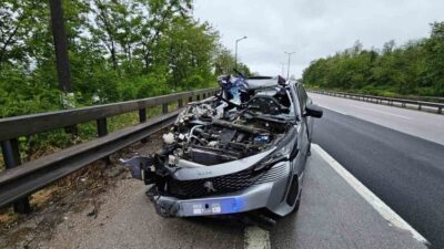 Anadolu Otoyolu Sakarya geçişinde tıra arkadan çarpan otomobilin sürücüsü hafif