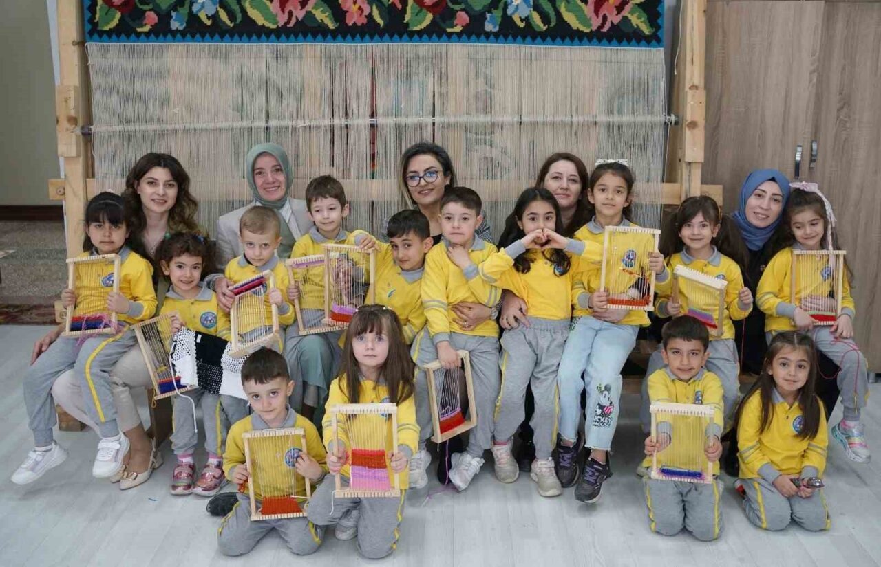 Erzurum’un Palandöken ilçesindeki Yenikent Anaokulu öğrencileri, mini tezgahları ile Olgunlaşma