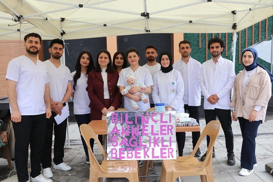 Erzincan Binali Yıldırım Üniversitesi Sağlık Bilimleri Fakültesi Hemşirelik Bölümü öğrencilerinden