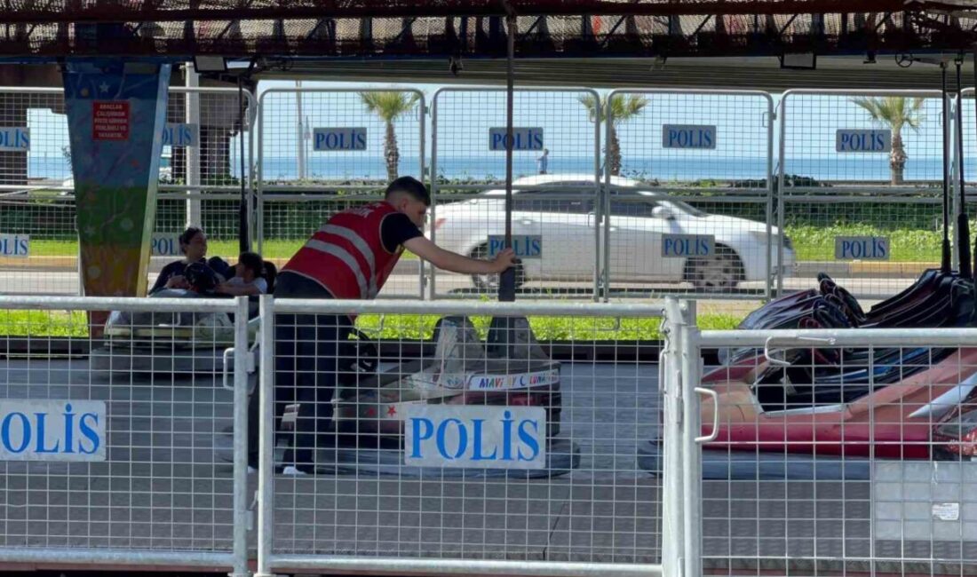 Trabzon’un Ortahisar ilçesinde kurulu bulunan Lunapark içerisindeki çarpışan arabalara binen