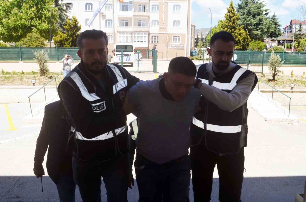 Amasya’nın Merzifon ilçesinde tartıştığı annesini bıçaklayarak öldüren şahsın 1.40 promil