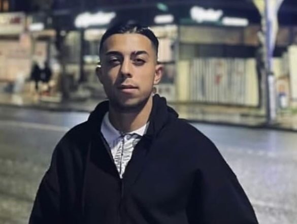 Kocaeli’nin İzmit ilçesinde araçla çarpışan motosiklet sürücüsü ile olay yerinde