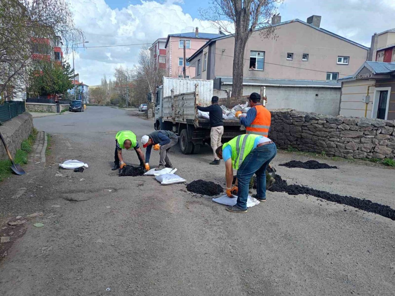 Ardahan Belediyesi, kent merkezinde altyapı ve yol kalitesini artırmak amacıyla