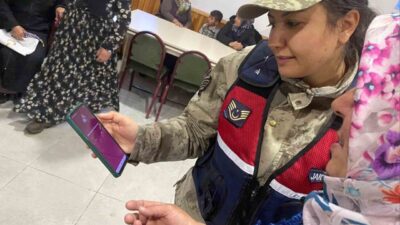 Ardahan’da jandarma ekipleri köyleri dolaşarak aile içi şiddetle mücadele ve