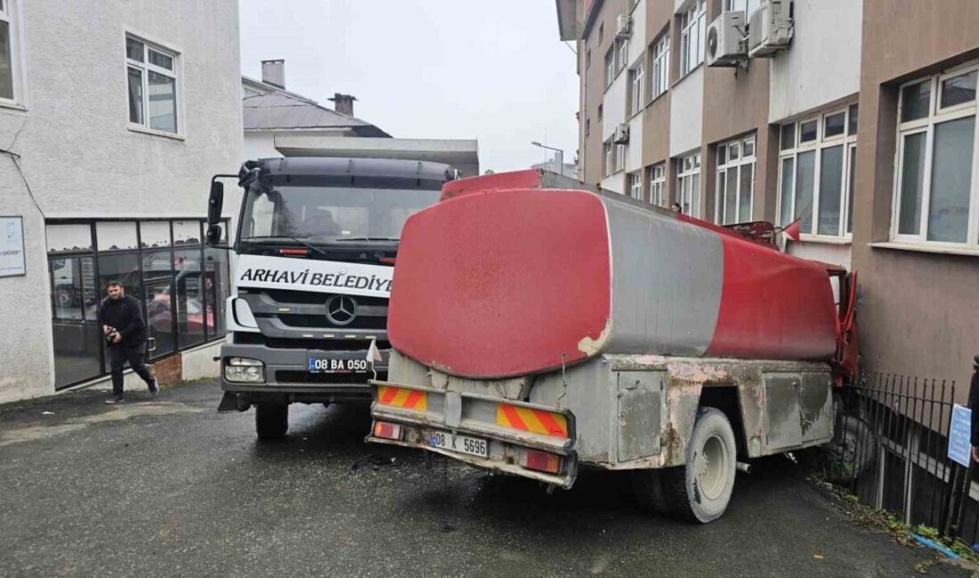 Artvin’in Arhavi ilçesinde freni boşalan mazot yüklü bir tanker, kontrolden