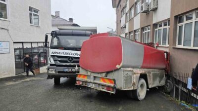 Artvin’in Arhavi ilçesinde freni boşalan mazot yüklü bir tanker, kontrolden