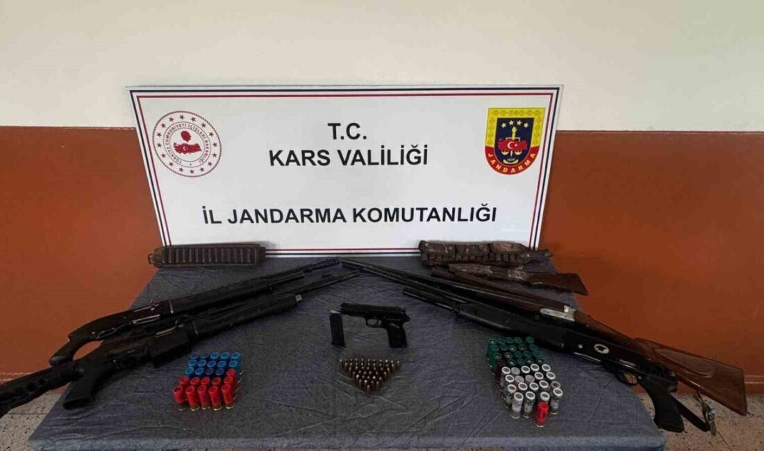 Arpaçay’da jandarma ekiplerince 4 adrese eşzamanlı düzenlenen operasyonda çok sayıda