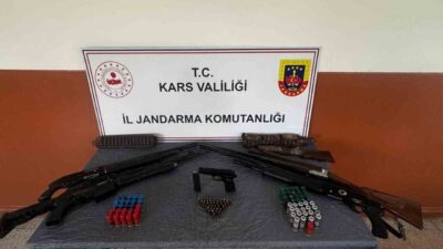 Arpaçay’da jandarma ekiplerince 4 adrese eşzamanlı düzenlenen operasyonda çok sayıda