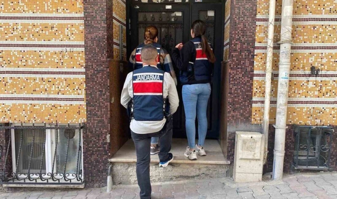 Artvin merkezli yürütülen 8 aylık soruşturma sonucunda, kendisini avukat olarak