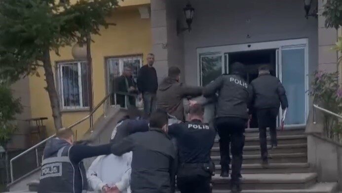 Artvin’in Hopa ilçesinde bir marketi kurşunlayan 3 kişi yapılan takip