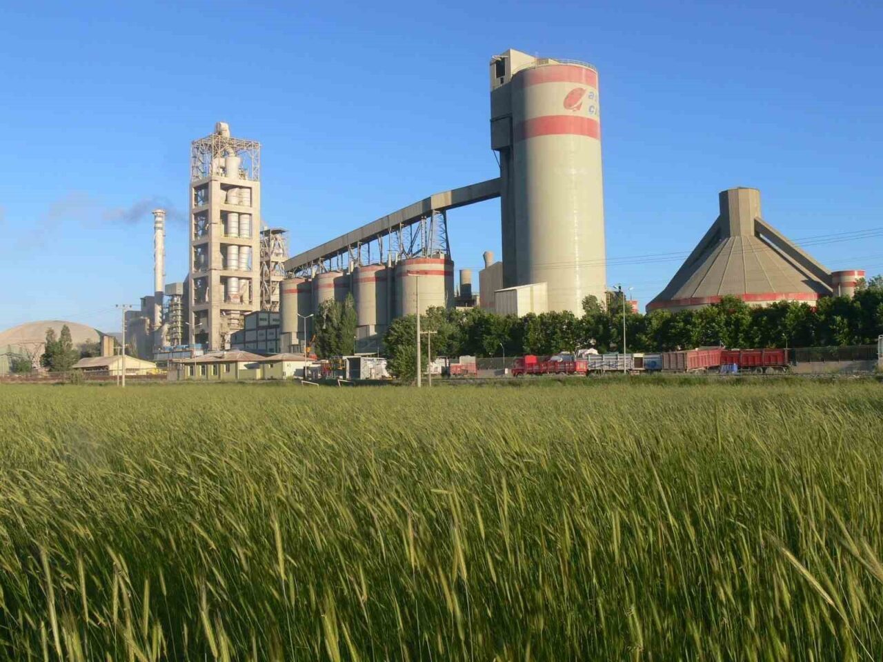 Aşkale Çimento tarafından yapılan açıklamada; bulundukları bölgelerin en büyük yatırımları