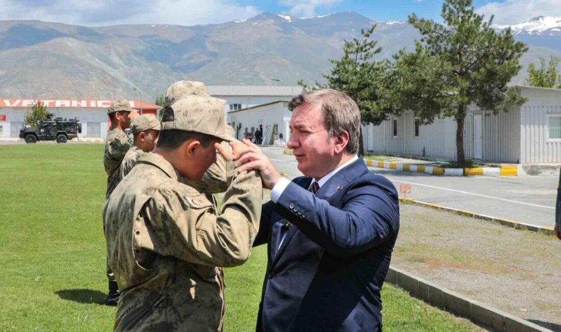 Erzincan Valisi Hamza Aydoğdu; Erzincan Belediye Başkanı Bekir Aksun ve