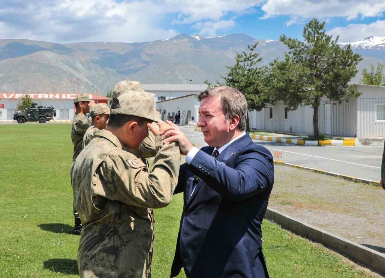 Erzincan Valisi Hamza Aydoğdu; Erzincan Belediye Başkanı Bekir Aksun ve