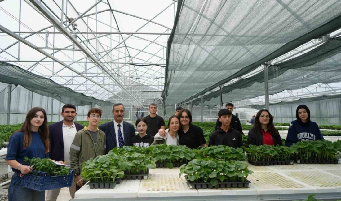 Erzincan Gül Celal Toraman Mesleki ve Teknik Anadolu Lisesi öğrencileri