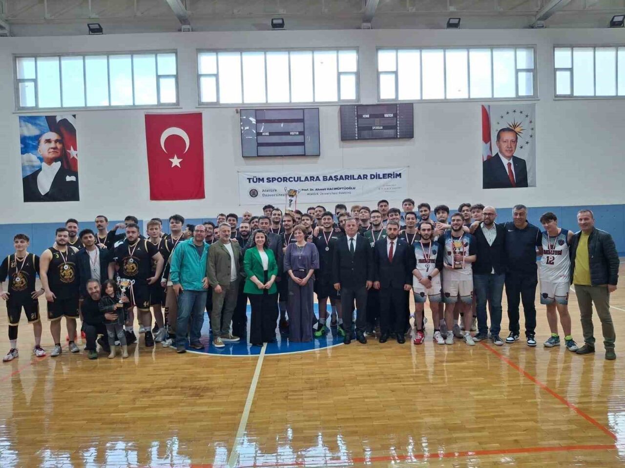 Atatürk Üniversitesi, öğrencilerinin hem bireysel hem de takım sporlarında elde