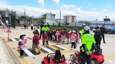 Trafik ve İlkyardım Haftası dolayısıyla Aydıntepe’de öğrencilere yönelik etkinlik düzenlenerek,