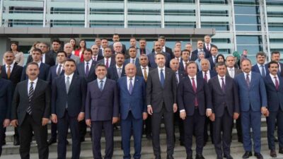 Enerji ve Tabii Kaynaklar Bakanı Alparslan Bayraktar, Erzincan’da öğrencilerle buluştu.